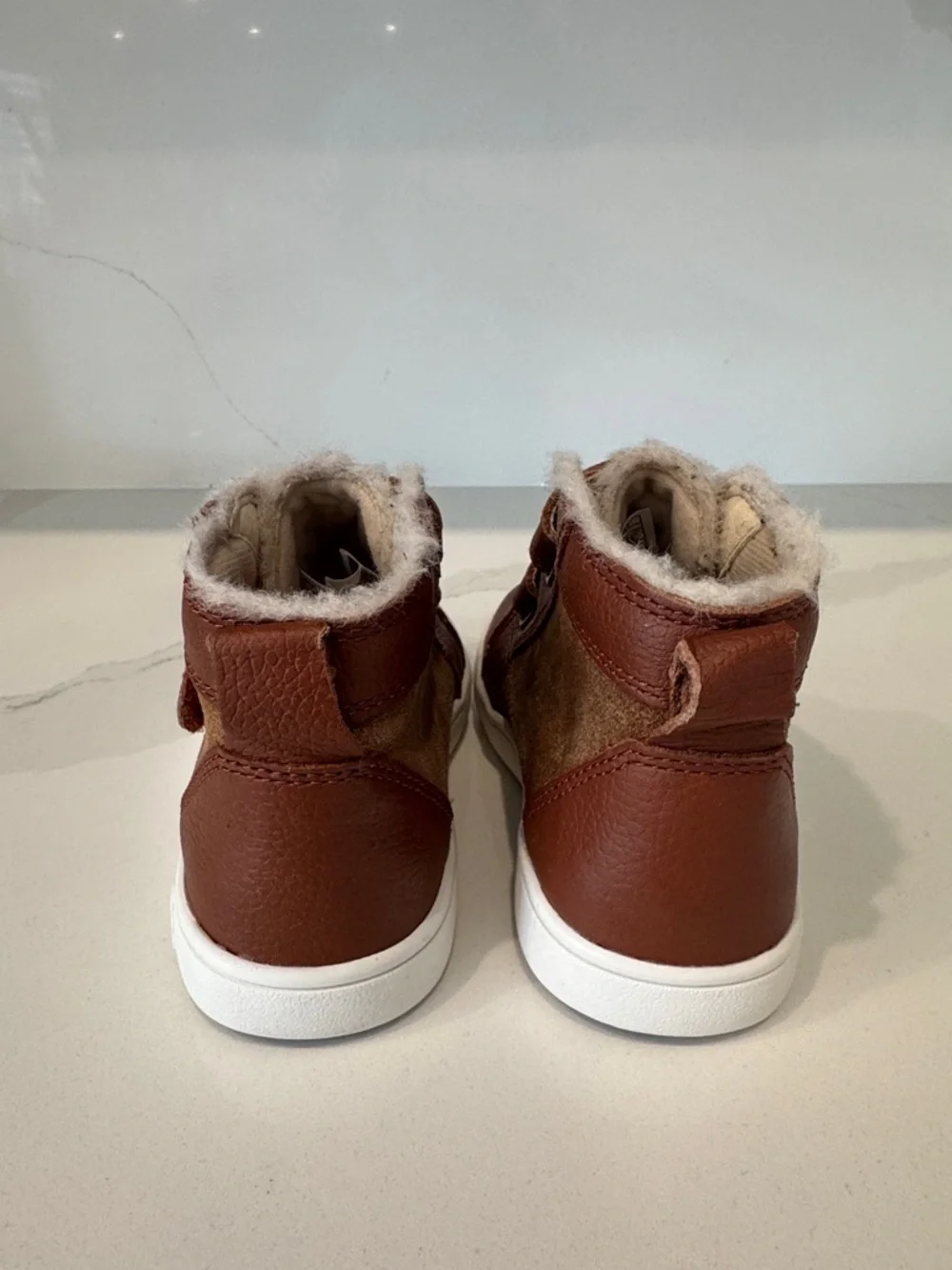 UGG Rennon II Little Kids Brown Leather & Suede Boots with White Sole - Picture 3 of 5